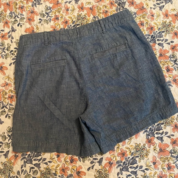 Gap Women’s chambray 5in shorts - Picture 2 of 3